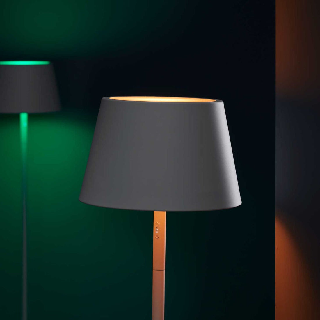 Modi Gulvlampe - Sort - Loom Design