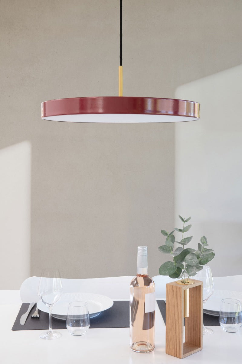 Asteria Pendel Medium - Ruby Red / Brass - Ø: 43 cm - Umage