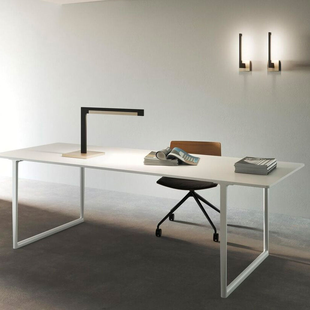INLAY Bordlampe T2 - Matt Black / Satin Silver - Light Point / Studio F. A. Porsche