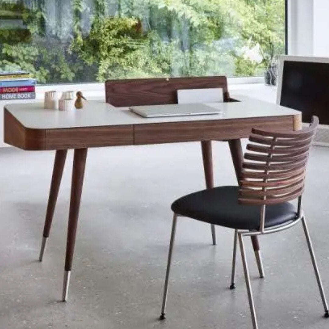 AK 1330 skrivebord - Naver Collection