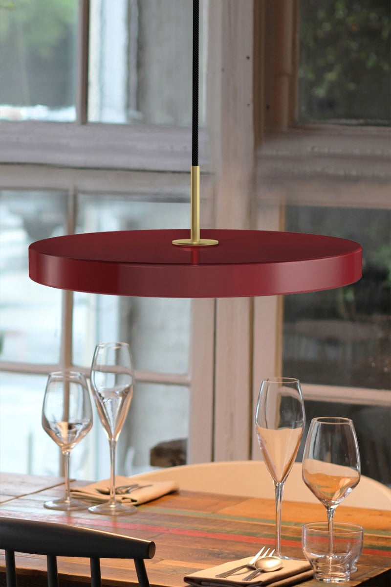 Asteria Pendel Medium - Ruby Red / Brass - Ø: 43 cm - Umage